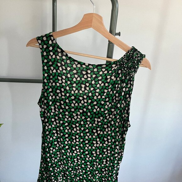 Leafy asymmetrical-neck tank with buttons - Picture 10 of 10